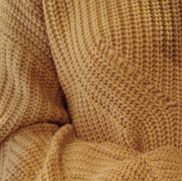 NWT Q2 SWEATER - Picture 3 of 3